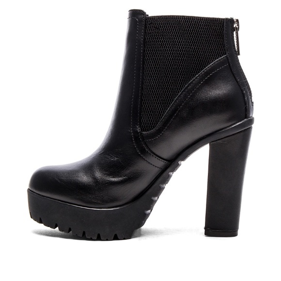 Steve Madden Amandaa Boot 